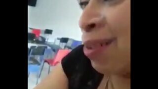 Студентка отсосала учителю за хорошую оценку в четверти